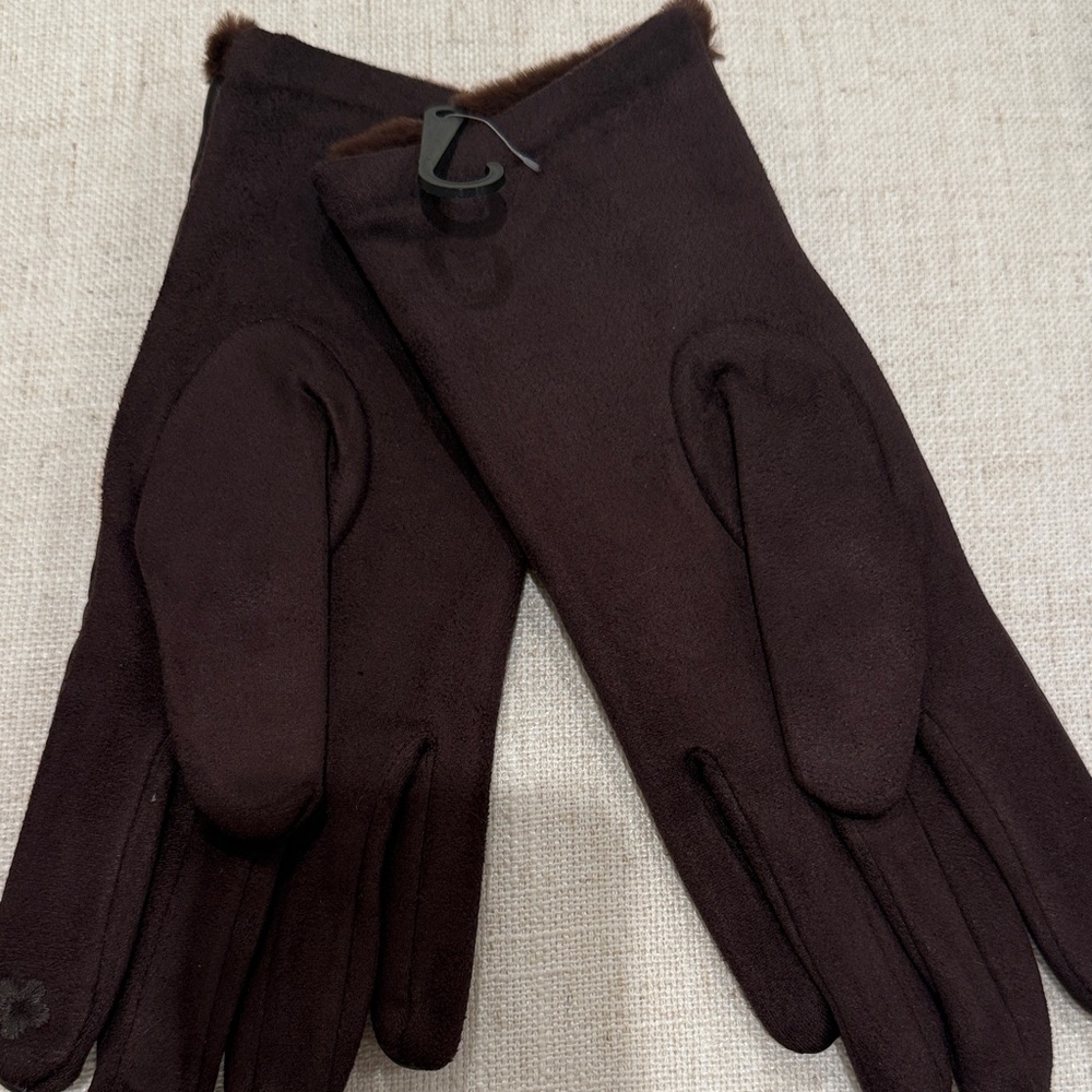 UGG Men's Dark Brown Quilted Gloves - Picture 3 of 4